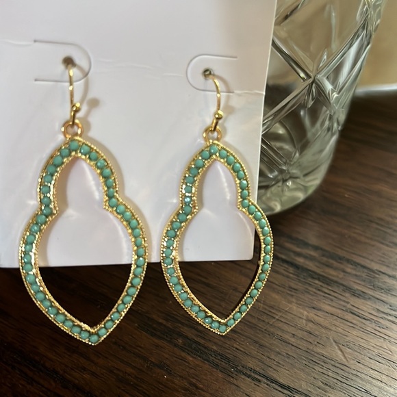 Marlyn Schiff - Dangle Gold with Sea Green Gemstones | Spade shape Earrings - Picture 2 of 5